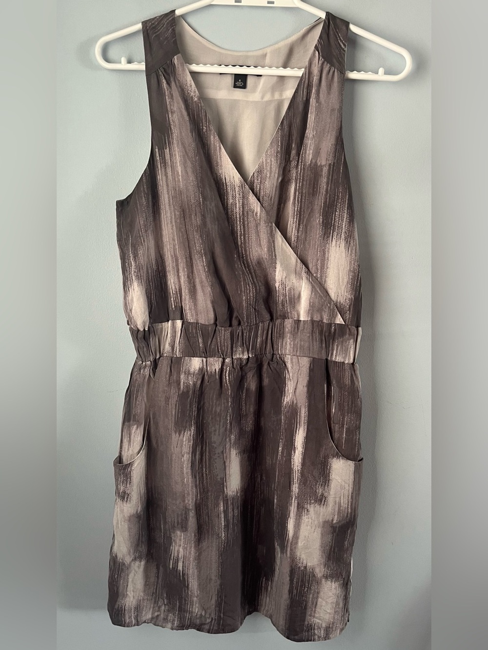 Banana Republic 100% Silk Sleeveless Gray Abstract Painted Dress Size 4 Pockets